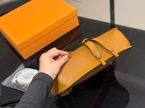 [na9 Ready Stock] Matching Box Size 30 * 23cm Celebrity Same Style Saddle Bag Unique Handbag Handbag Shoulder Bag 9