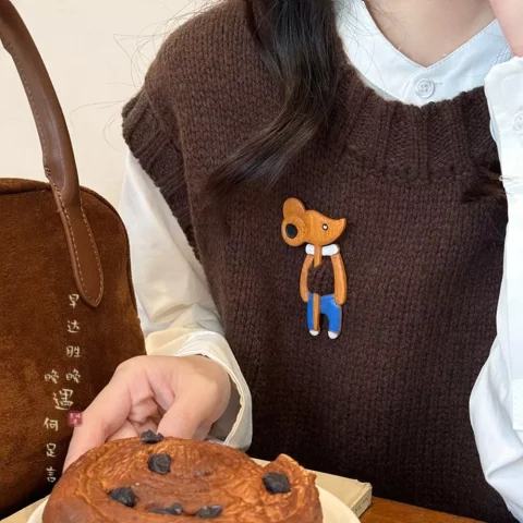KANGN Wooden Brooch, Hollow Cartoon Animal Sweater Pin, Cute Mini Unisex Design DIY Scarf Buckle Clothing Accessorres 7