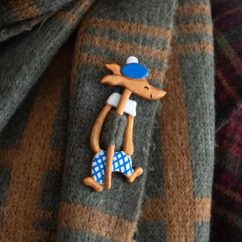 KANGN Wooden Brooch, Hollow Cartoon Animal Sweater Pin, Cute Mini Unisex Design DIY Scarf Buckle Clothing Accessorres