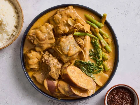 Creamy Chicken Kare-Kare with Vegetables (Ready-to-Eat Meal)