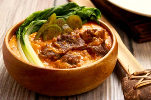 Creamy Chicken Kare-Kare with Vegetables (Ready-to-Eat Meal)