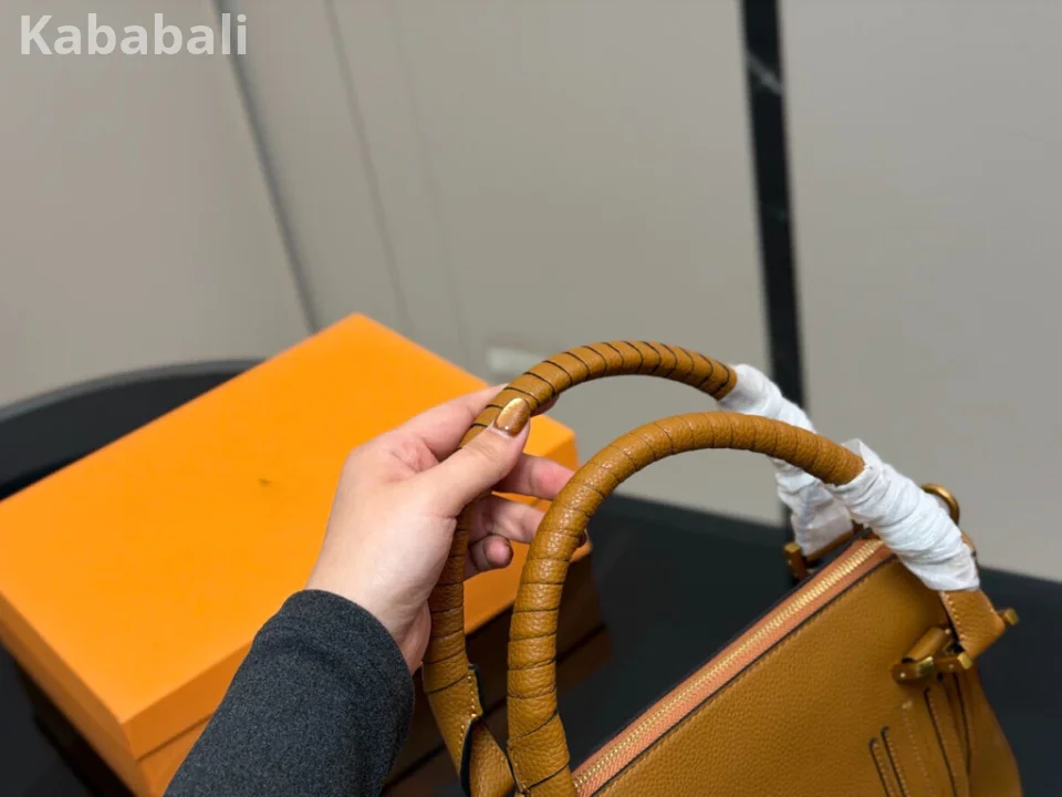 [na9 Ready Stock] Matching Box Size 30 * 23cm Celebrity Same Style Saddle Bag Unique Handbag Handbag Shoulder Bag