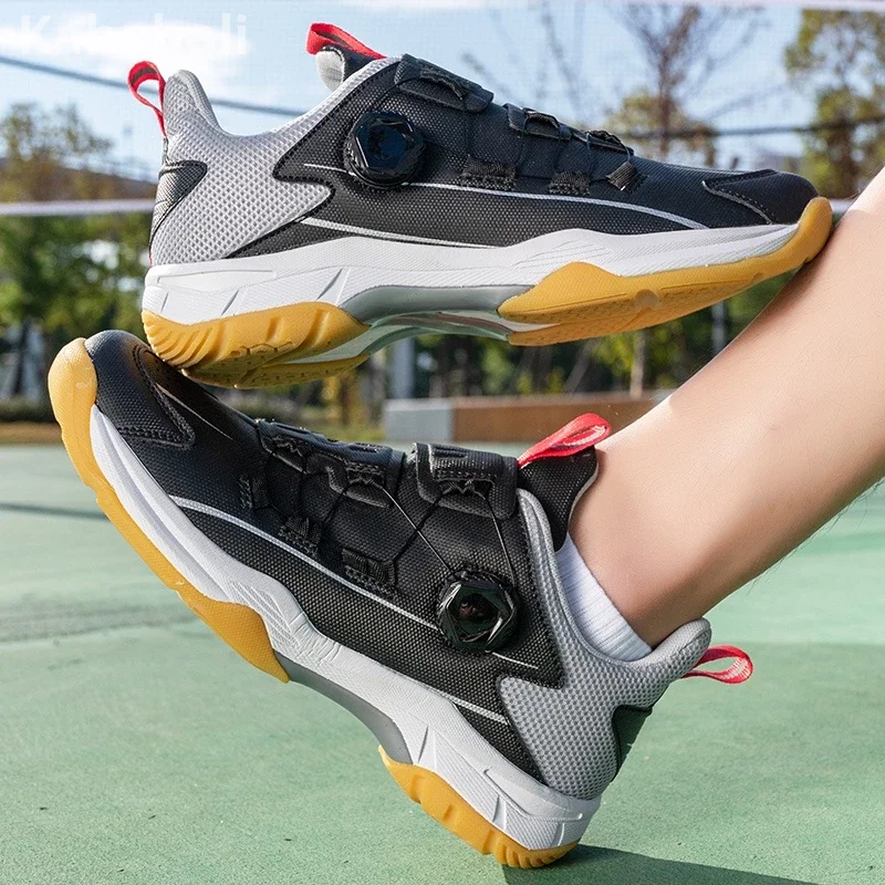 Quality Assurance Couple Badminton Shoes Outdoor Casual Shoes Sports Shoes Badminton Shoes Men/Women Volleyball Shoes Tennis Shoes