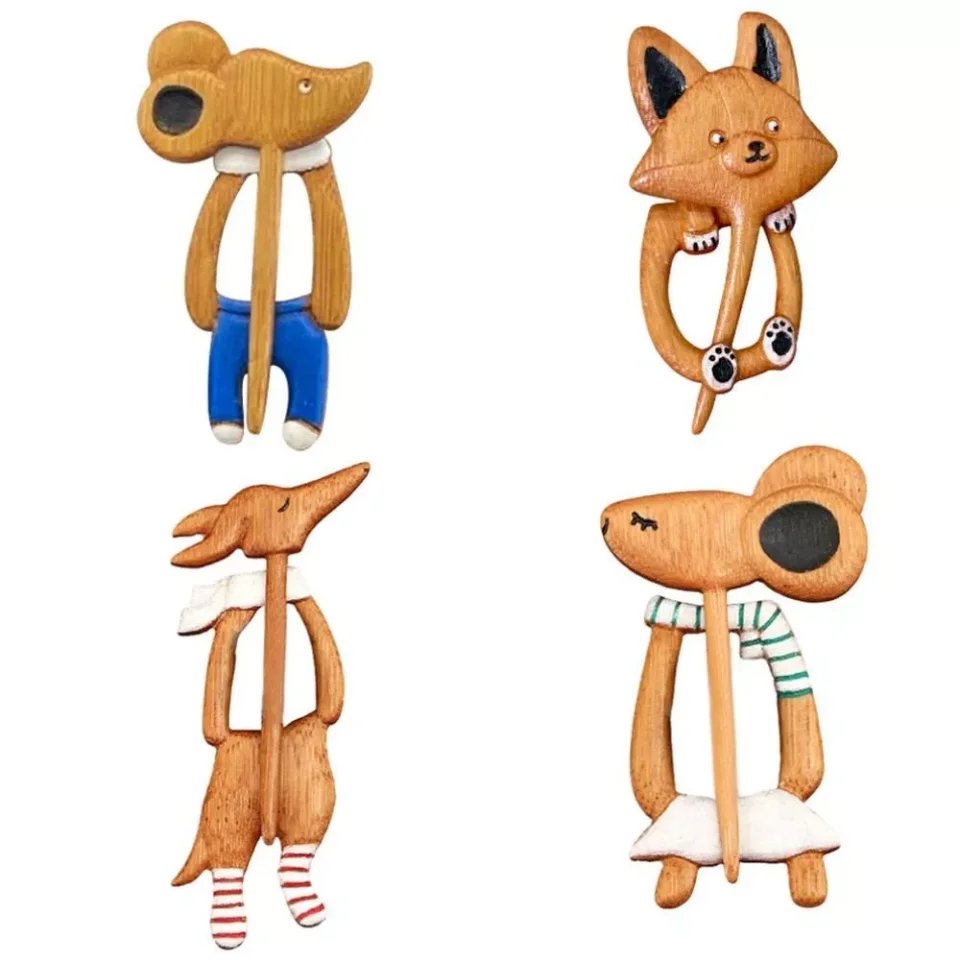 KANGN Wooden Brooch, Hollow Cartoon Animal Sweater Pin, Cute Mini Unisex Design DIY Scarf Buckle Clothing Accessorres